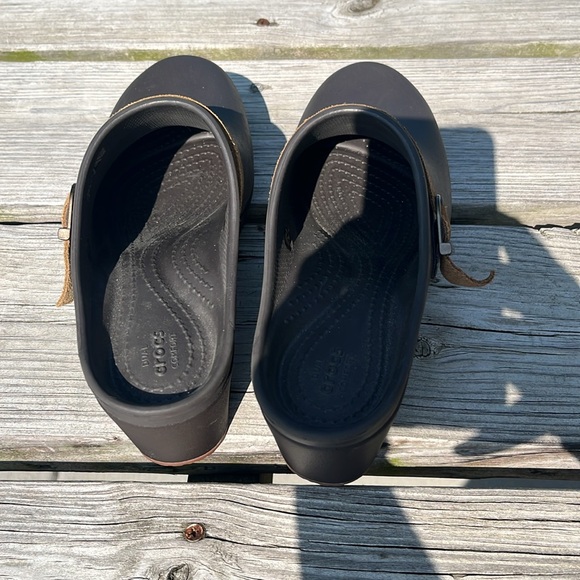 Crocs Sarah Clogs - Picture 12 of 12